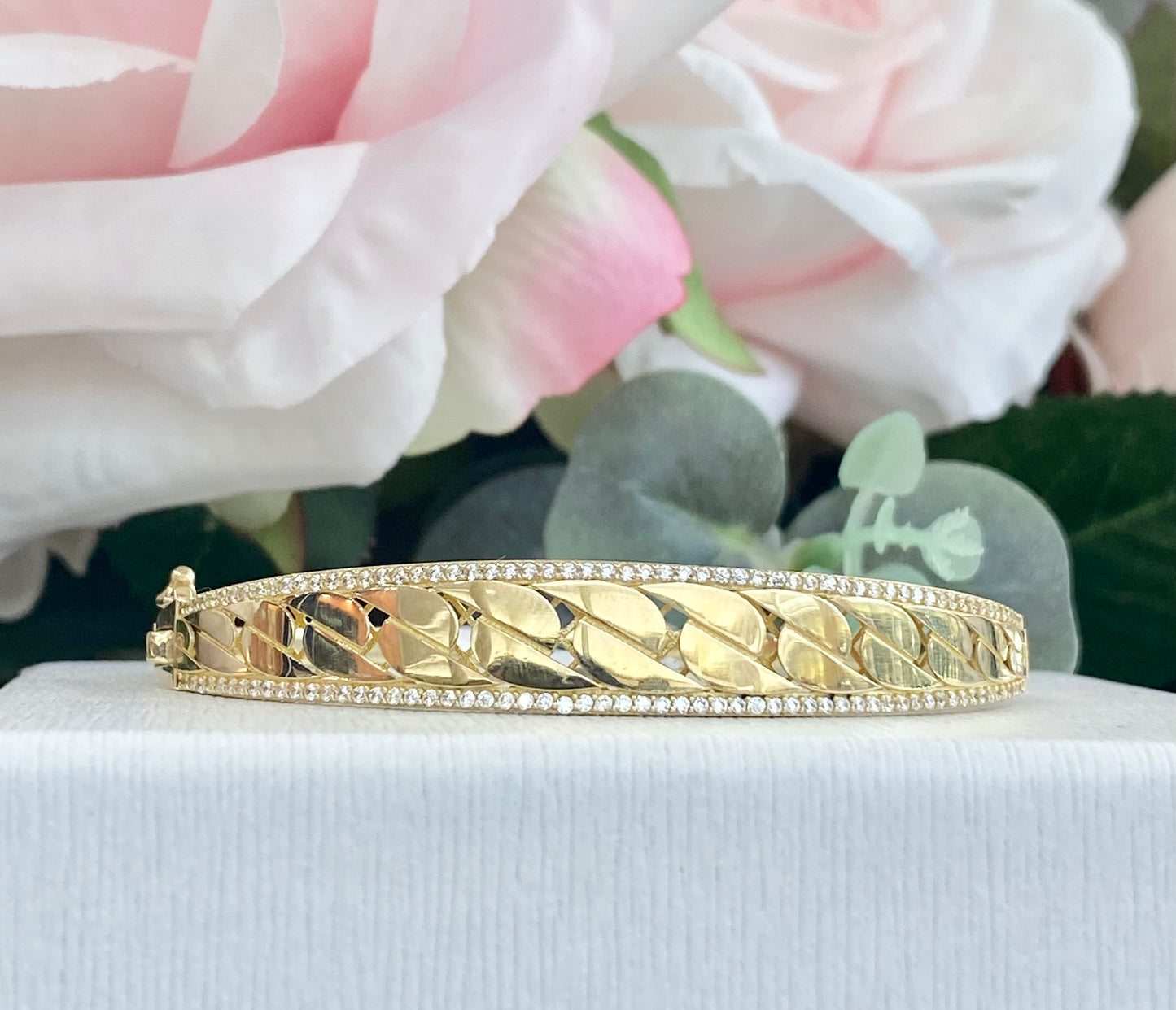 10KT Ladies CZ Bangle