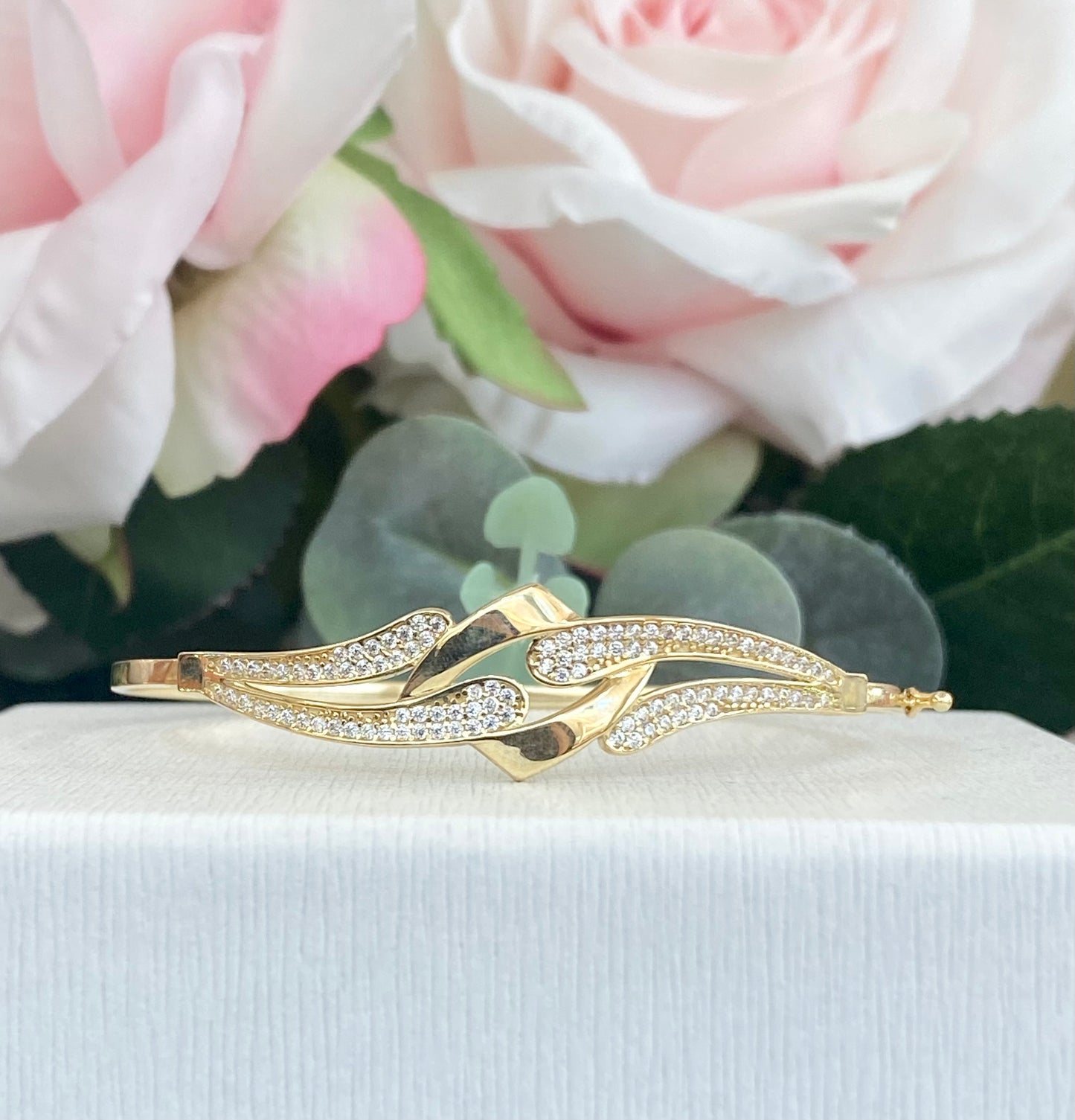 10KT Ladies CZ Bangle