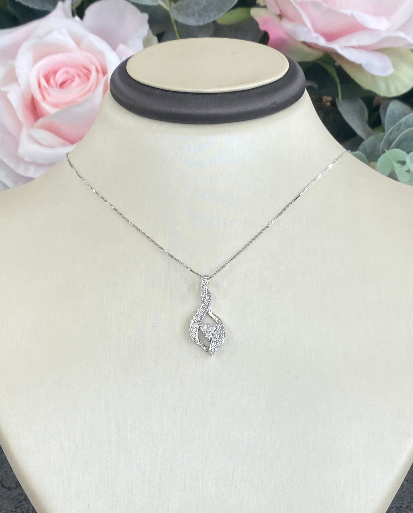 10KT White Gold .12ct Diamond Necklace