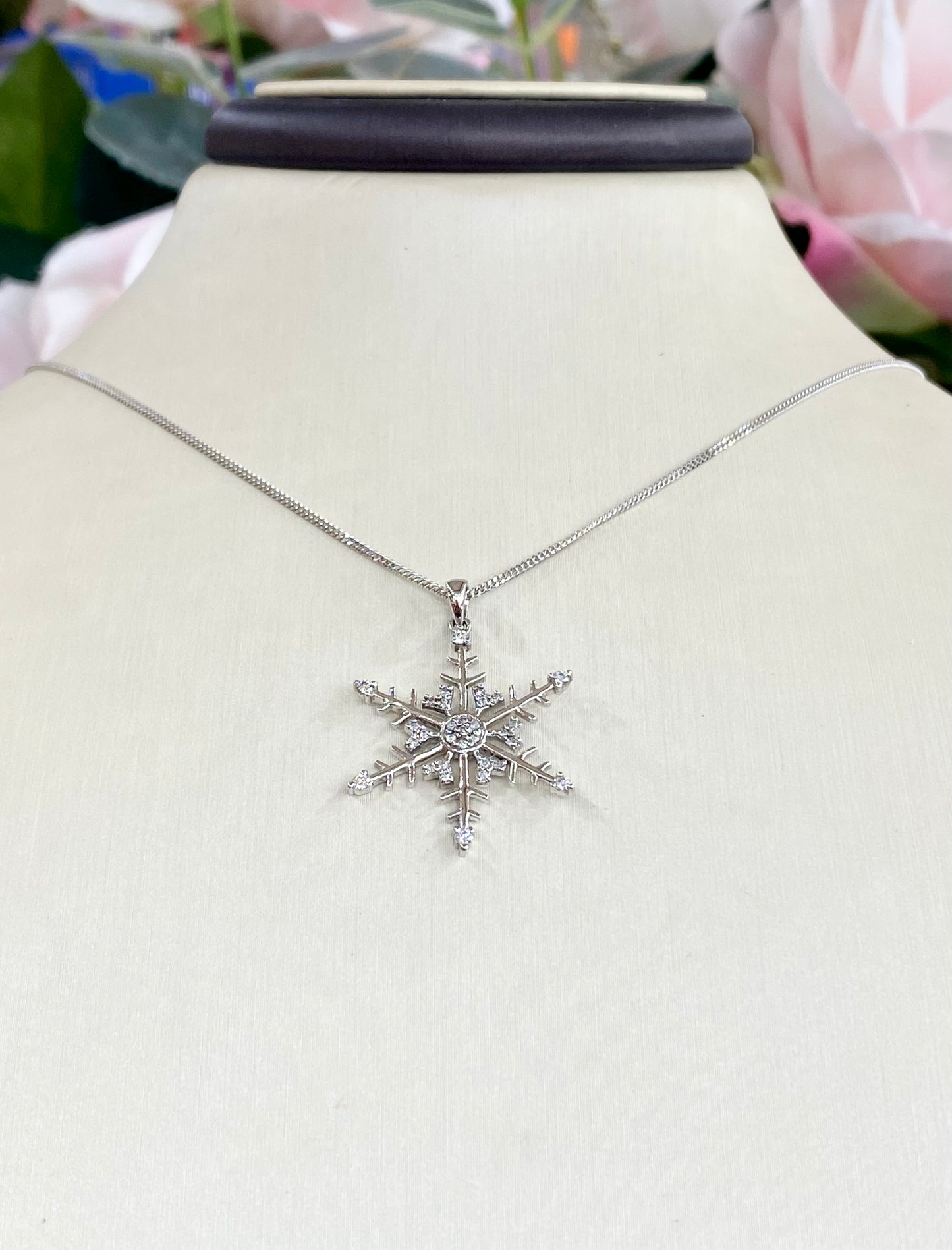 10KT Snowflake .20ct Diamond Necklace