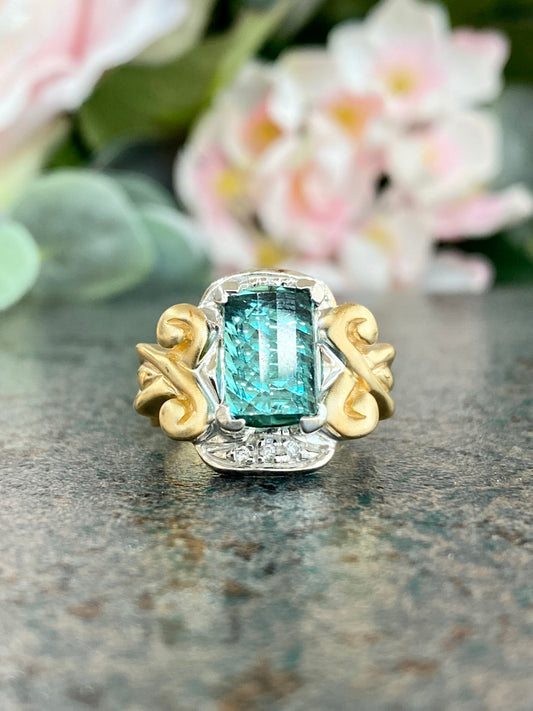 14KT .06ct Diamond and Green Sapphire Gemstone Ring
