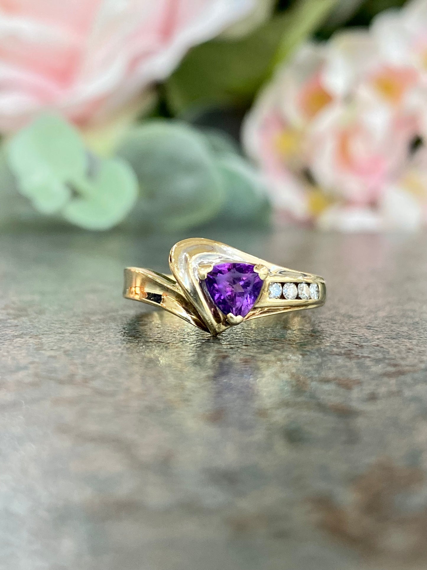10KT .10ct Diamond and Amethyst Gemstone Ring