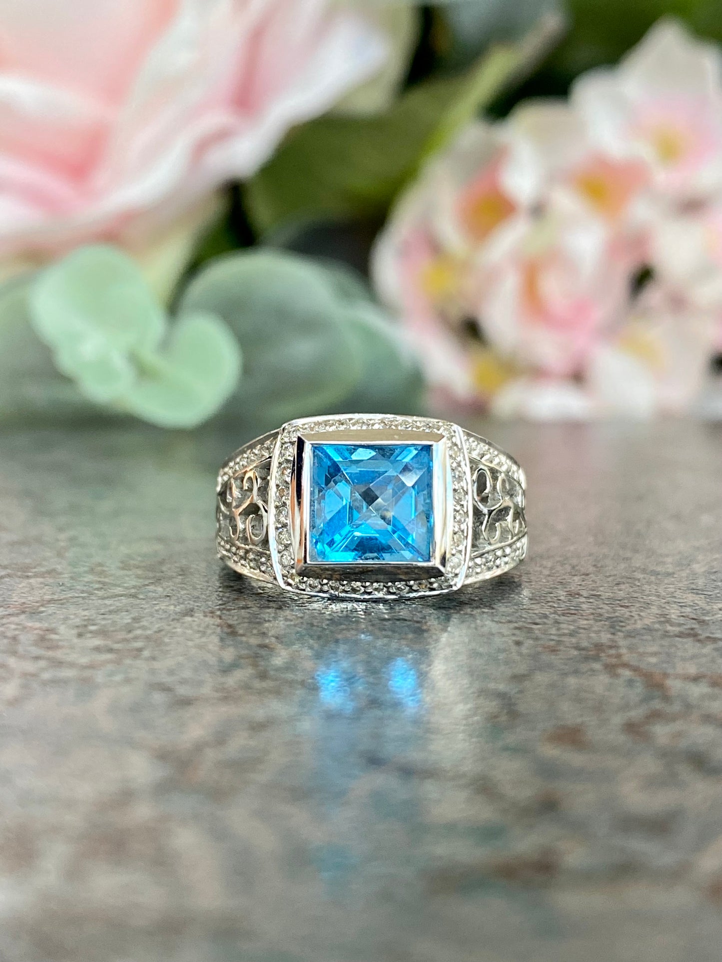 10KT .30ct Diamond and Blue Topaz Gemstone Ring