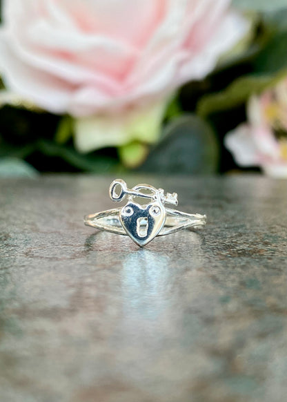 Silver Lock & Key Ladies Ring